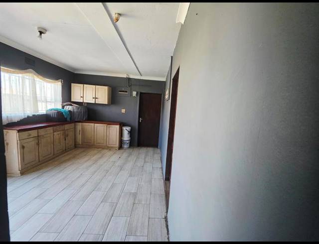 5 BEDROOM HOUSE FOR SALE IN KLOPPERPARK